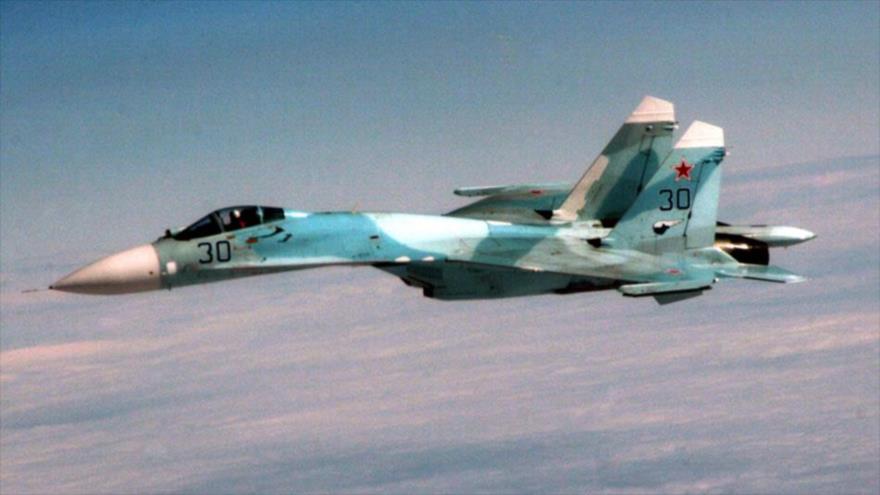 Un caza ruso de combate Sujoi Su-27.