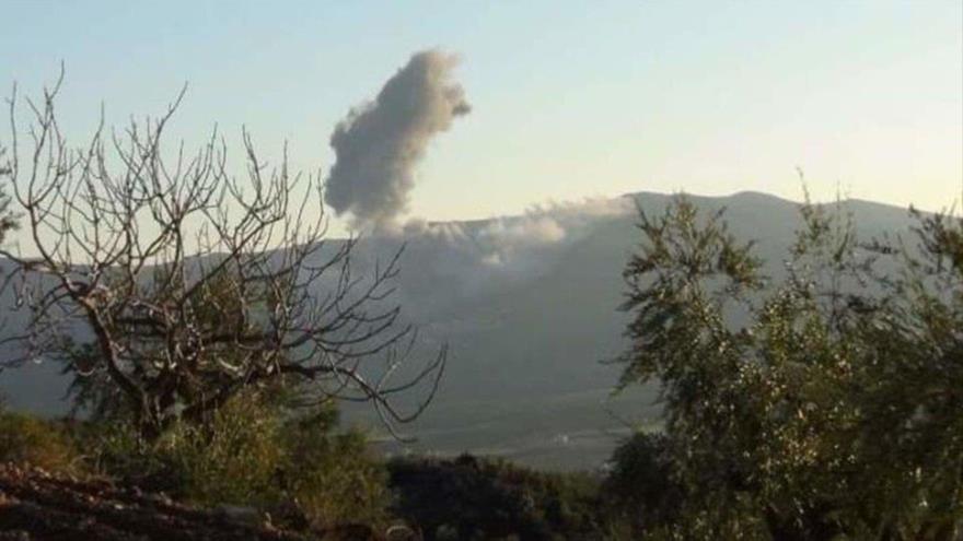 Columna de humo tras una ofensiva turca contra la región autónoma del Kurdistán, en el norte de Irak.