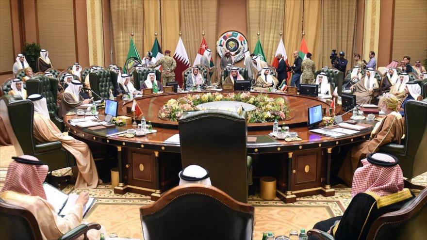 Ministros de Exteriores del Consejo de Cooperación del Golfo (CCG) durante una reunión en Kuwait. (Foto: Reuters)