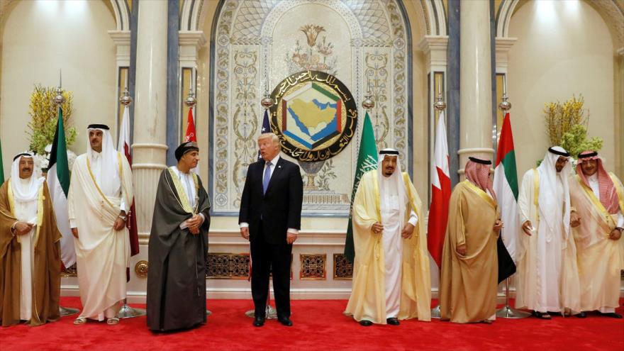 El presidente de EE.UU., Donald Trump, reunido con varios de los jefes de los estados árabes del Golfo Pérsico.