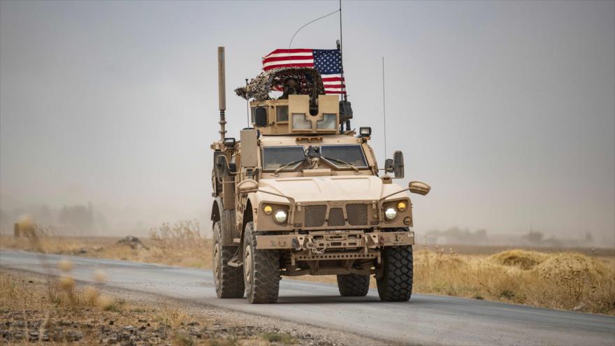 Vehículos militares estadounidenses cerca de la ciudad de Al-Hasaka (noreste de Siria), 1 de julio de 2020. (Foto: AFP)