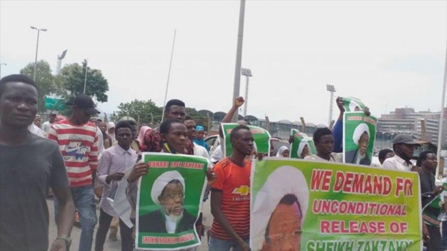 Nigerianos se manifiestan para pedir la libertad del líder musulmán el sheij Ibrahim al-Zakzaky en la ciudad de Abuya, 12 de agosto de 2020.