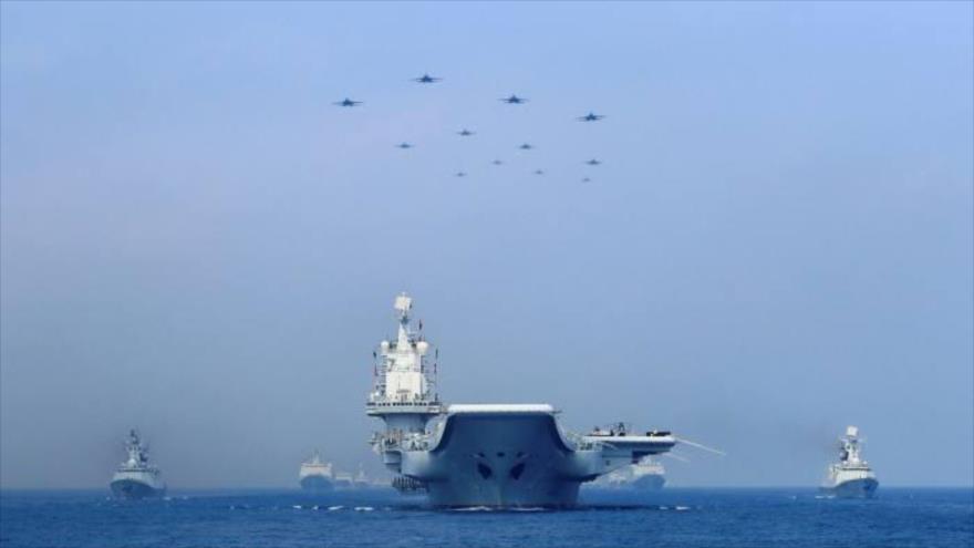 Un ejercicio militar chino en el mar de la China Meridional en 2018. (Foto: Reuters)