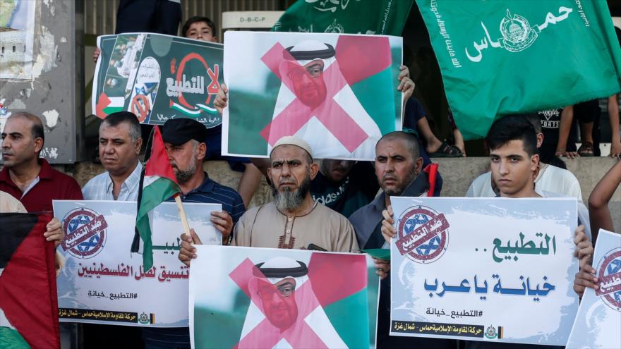 Palestinos en Gaza protestan contra la normalización de las relaciones entre los Emiratos Árabes Unidos e Israel, 15 de agosto de 2020. (Foto: AFP)