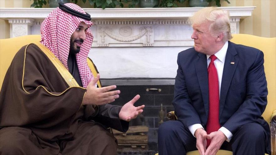 El príncipe heredero saudí, Muhamad bin Salman Al Saud (izq.), y el presidente de EE.UU., Donald Trump, en una reunión en la Casa Blanca, 17 de marzo de 2017.