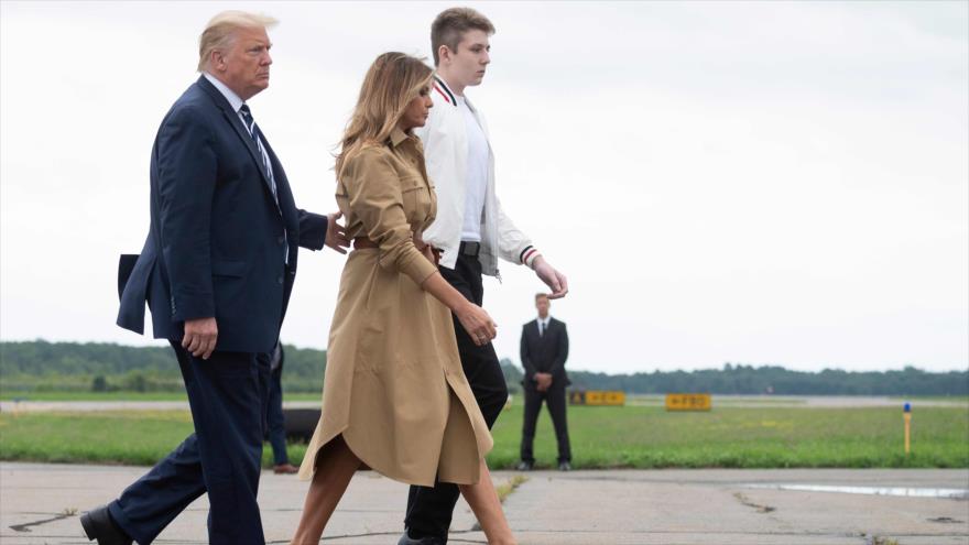 Vídeo: Melania vuelve a negarse a darle la mano a Donald Trump