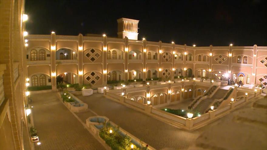 Irán: 1- Hoteles y alojamientos de Yazd 2- El mundo de los niños 3- Comidas y dulces de Kermanshah