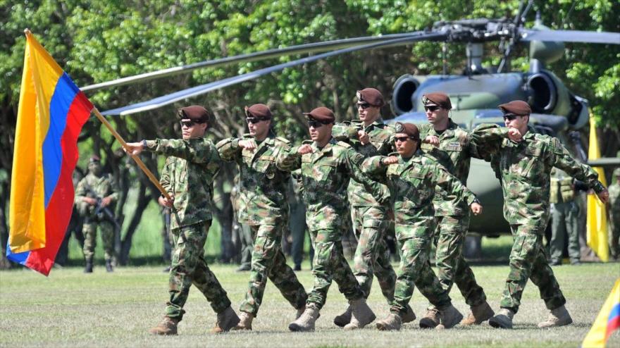 Colombia se prepara para lanzar incursión militar contra Venezuela