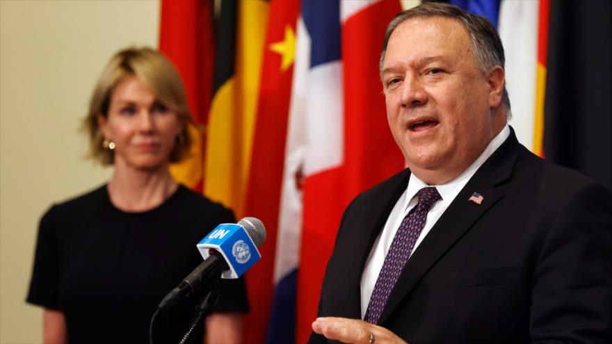 El secretario de Estado, Mike Pompeo; y la representante de EE.UU. ante las Naciones Unidas, Kelly Craft, Nueva York, 20 de agosto de 2020. (Foto: AFP)