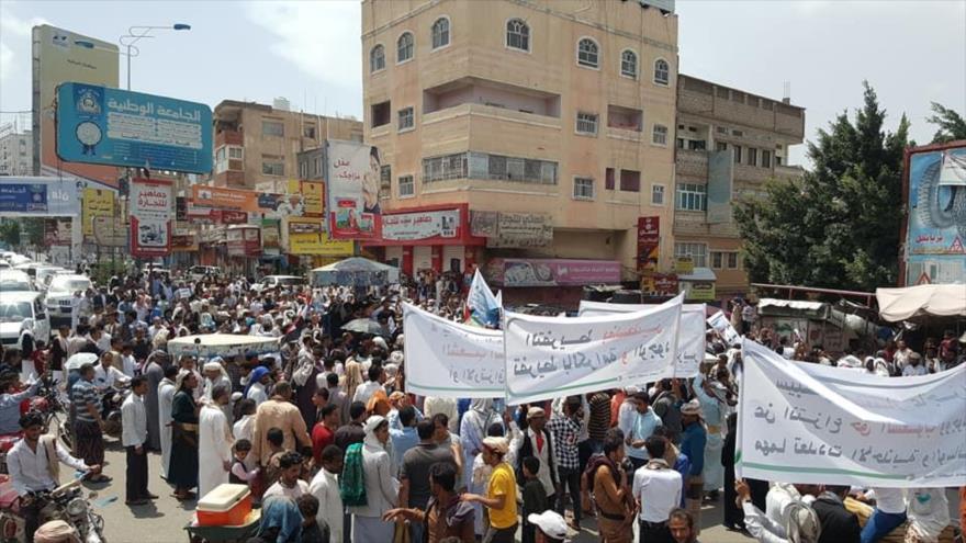 Miles de yemeníes repudian normalización de nexos EAU-Israel