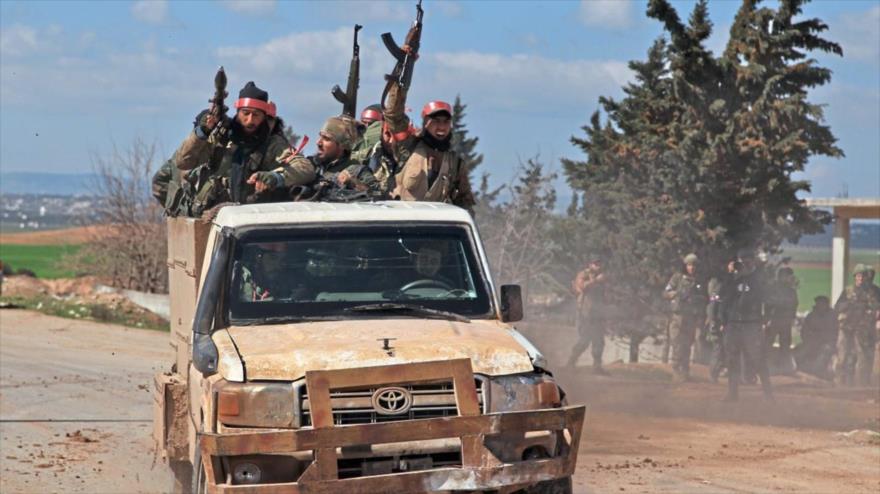 Extremistas apoyados por Turquía en Idlib, noroeste de Siria, 2 de marzo de 2020. (Foto: AFP)