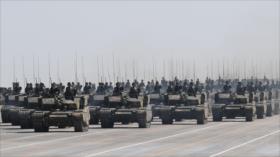 China advierte a Pelosi con trinchera de tanques cerca de Taiwán