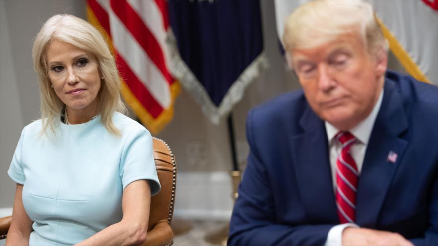 Kellyanne Conway, una asesora del presidente de EE.UU., Donald Trump, junto al mandatario en Washington D.C., 12 de junio de 2019. (Foto: AFP)