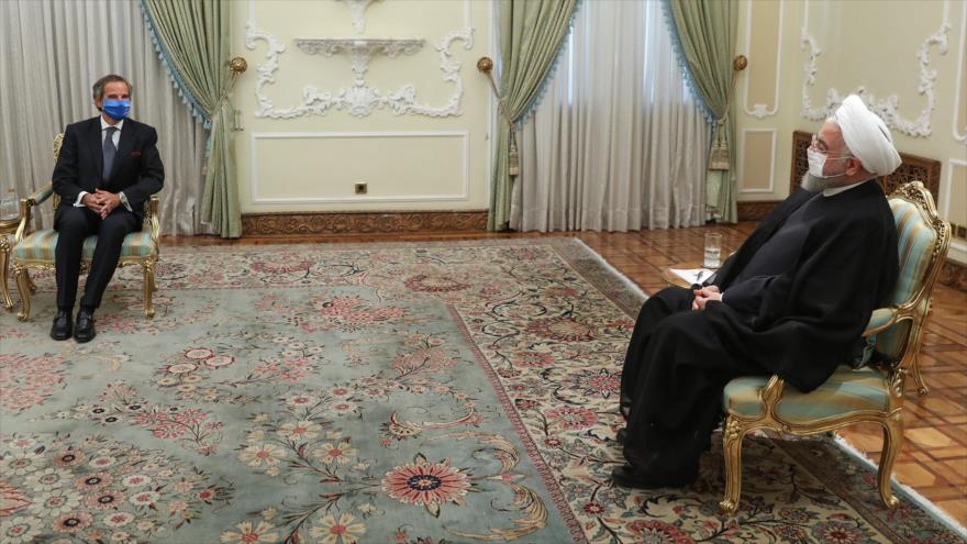 El presidente de Irán, Hasan Rohani (dcha.), se reúne con el jefe de la AIEA, Rafael Grossi, en Teherán, 26 de agosto de 2020. (Foto: President.ir)