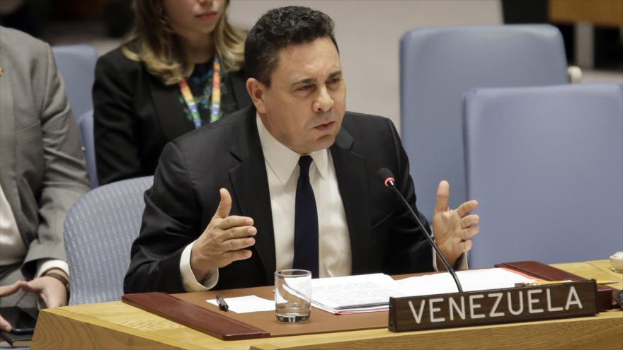 El embajador venezolano ante la ONU, Samuel Moncada, en una reunión del Consejo de Seguridad en Nueva York, EE.UU., 28 de febrero de 2019. (Foto: AP)