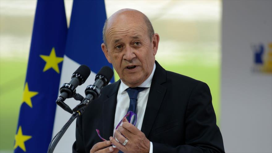 El canciller francés, Jean-Yves Le Drian, durante un evento público en París, la capital, 26 de agosto de 2020. (Foto: AFP)