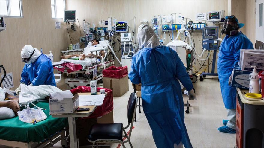 El personal médico trabaja en el Hospital Guillermo Almenara de Lima, Perú, 25 de mayo de 2020. (Foto: EFE)