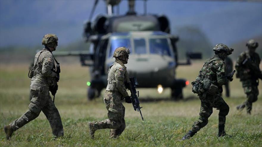 Miembros de los Ejércitos estadounidense y colombiano realizan ejercicios militares conjuntos en Tolemaida, Colombia, 26 de enero de 2020. (Foto: AFP)