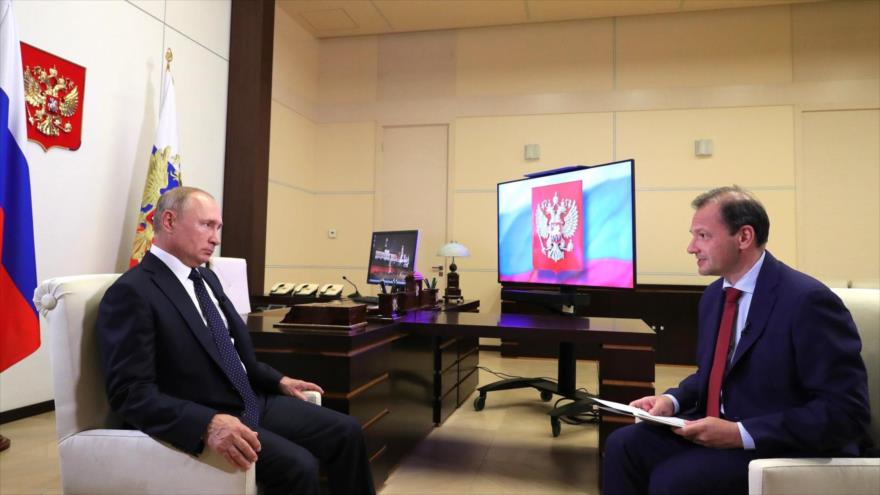 El presidente ruso Vladimir Putin, en una entrevista con la cadena local Russiya 24, Moscú (capital), 27 de agosto de 2020. (Foto: Reuters)