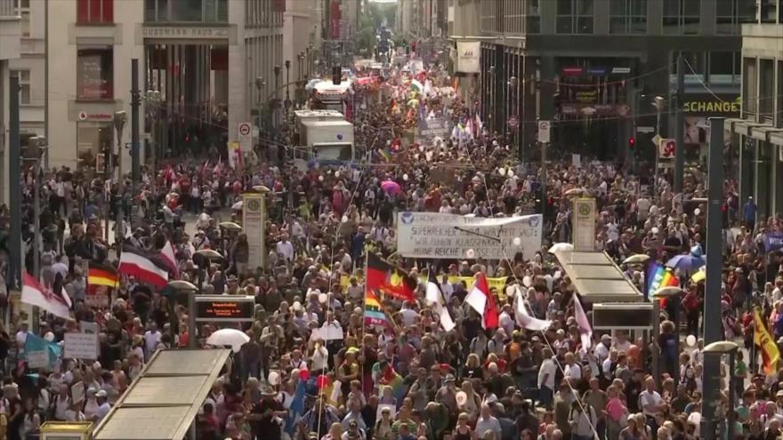 “¡No a la mascarilla!”, gritan en Reino Unido, Francia y Alemania