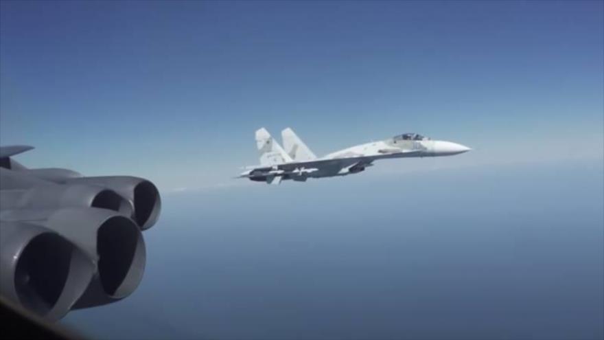 Vídeo: Así maniobran cazas rusos para interceptar un bombardero de EEUU
