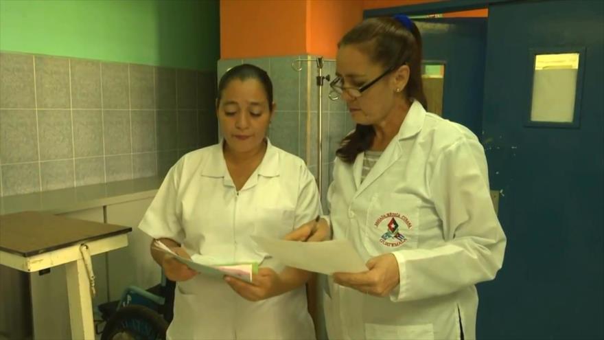 Guatemaltecos apoyan permanencia de médicos cubanos en su país
