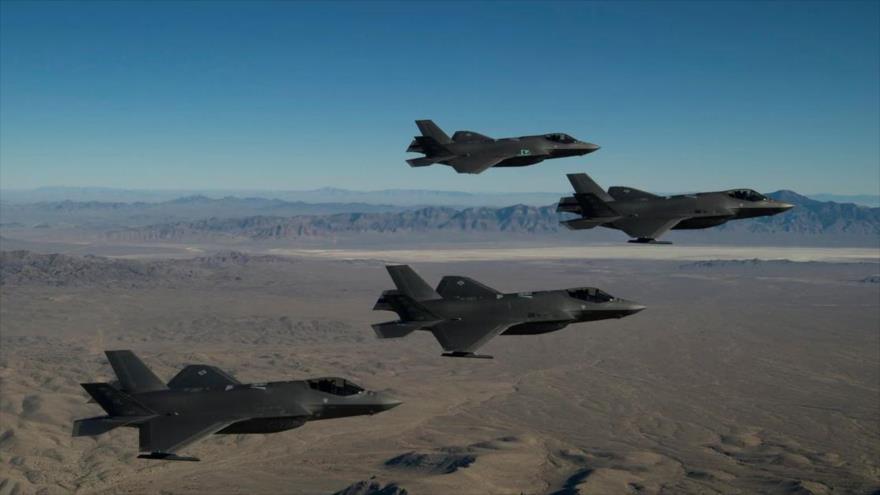 Formación de cazas F-35A de la Fuerza Aérea de EE.UU. durante un vuelo de entrenamiento y pruebas sobre Utah.