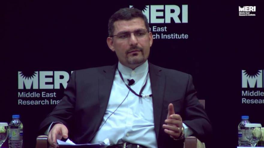 El portavoz de la misión iraní ante la ONU, Alireza Miryusefi, interviene en un coloquio sobre la región de Asia Occidental, celebrado en 2015.