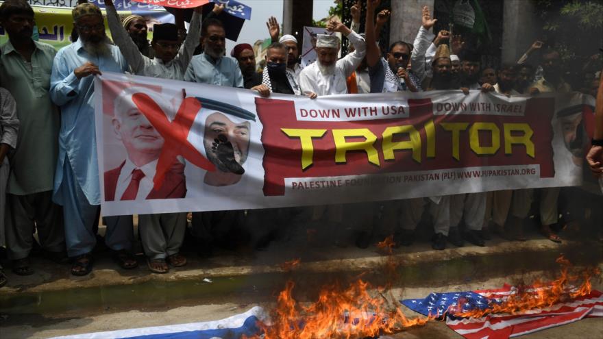 Protestan contra el acuerdo de normalización entre los EAU e Israel, Karachi, Paquistán, 21 de agosto de 2020. (Foto: AFP)