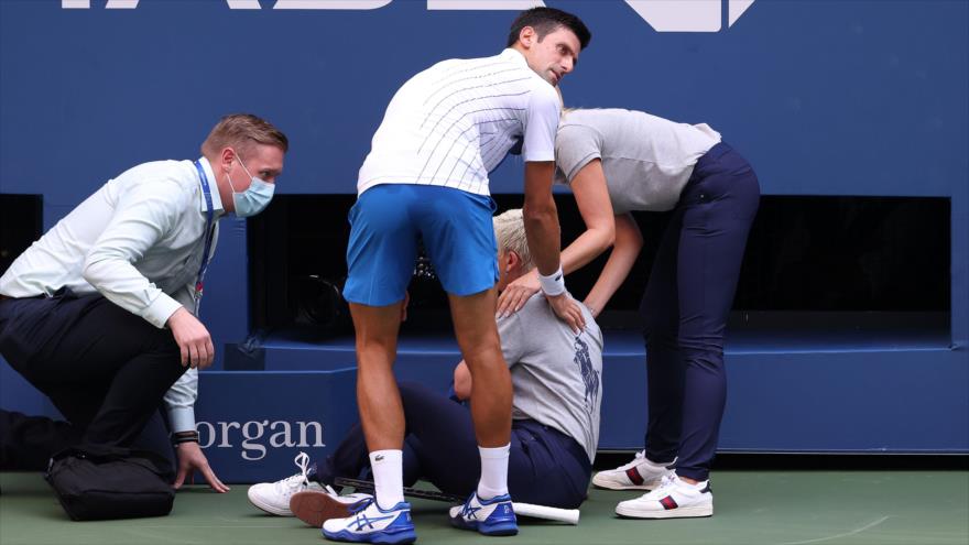 Vídeo: Djokovic, expulsado de US Open tras pelotazo a una jueza | HISPANTV