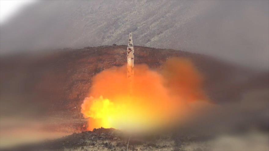 El momento de lanzamiento de un misil desde Yemen contra objetivos en Arabia Saudí. 