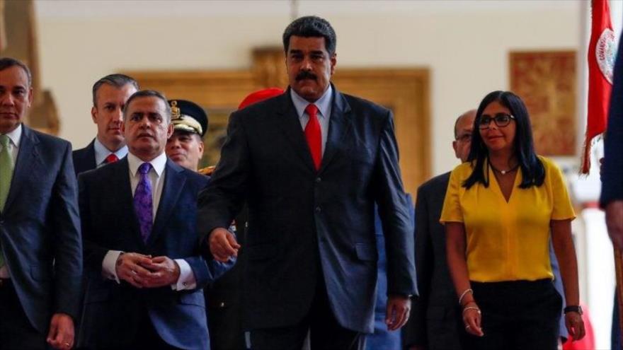 El presidente de Venezuela, Nicolás Maduro, junto a la vicepresidenta Delcy Rodríguez.