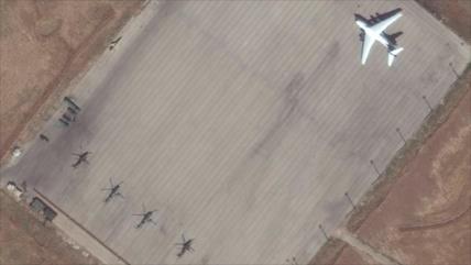 Rusia refuerza su aeródromo, cerca de tropas de EEUU, en Siria