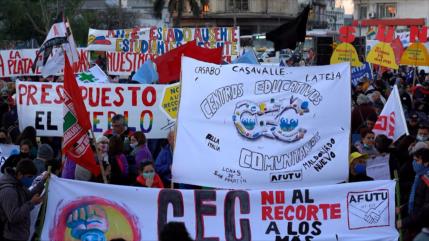 Sindicatos de Uruguay marchan contra recortes presupuestales