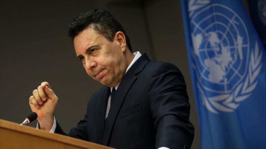 El embajador venezolano ante la ONU, Samuel Moncada, habla con la prensa en la sede del organismo en Nueva York, 6 de agosto de 2019. (Foto: AFP)