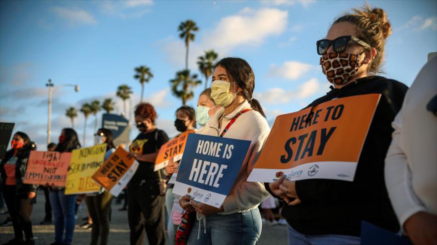 Tribunal permite a Trump expulsar a cientos de miles de migrantes | HISPANTV
