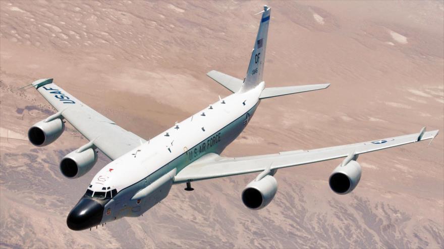 Un avión de reconocimiento RC-135W Rivet Joint de la Fuerza Aérea de Estados Unidos. 
