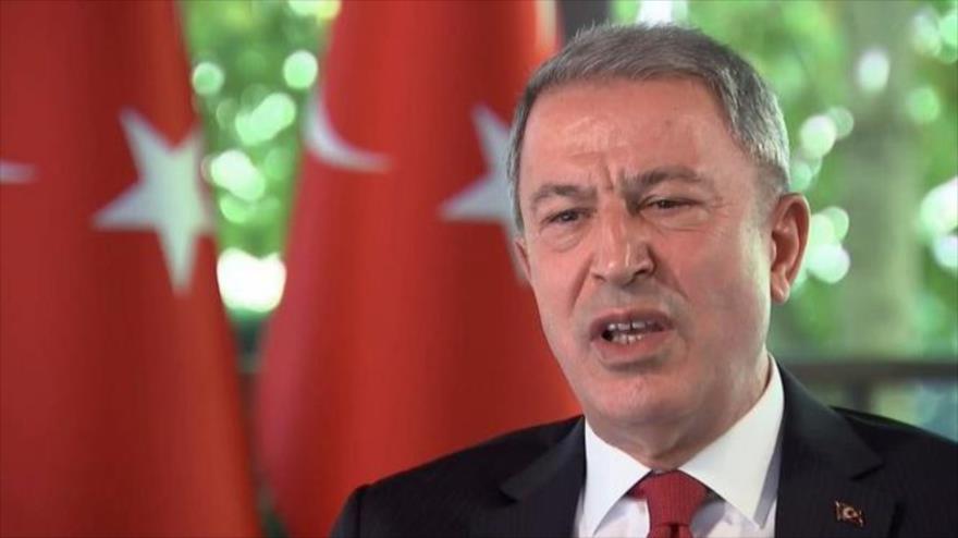 El ministro turco de Defensa, Hulusi Akar, concede una entrevista al medio británico Channel, 17 de septiembre de 2020.
