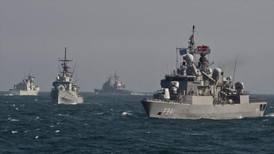 Barcos de la OTAN durante maniobras en el mar Negro, marzo de 2015. (Foto: AFP)