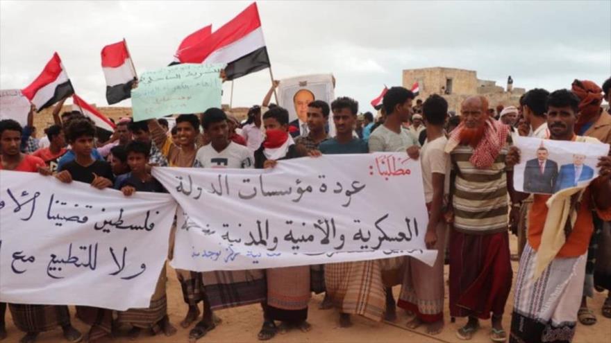 Yemeníes protestan en la isla de Socotra, sur de Yemen, contra la normalización de lazos de los EAU y Baréin con Israel. 19 de septiembre de 2020.