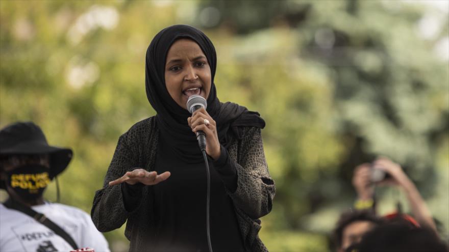 La congresista demócrata muslmana Ilhan Omar habla en un acto en Mineápolis, Minesota, 6 de junio de 2020. (Foto: AFP)