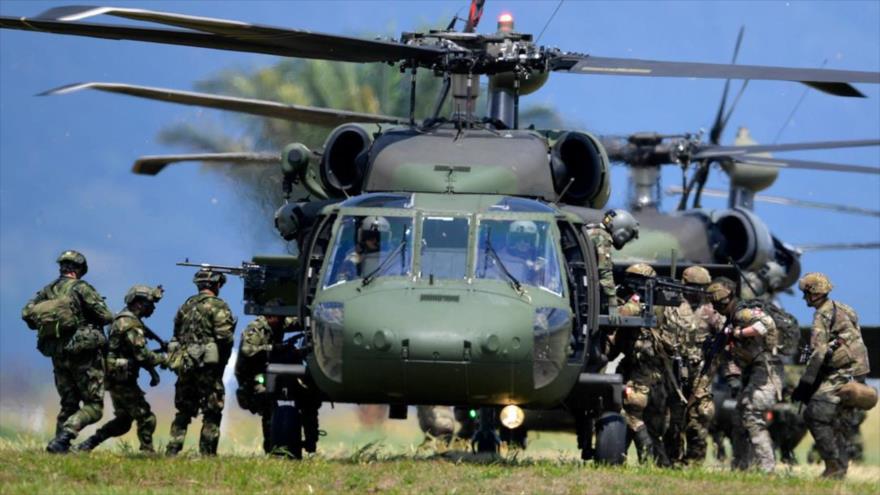 Las tropas colombianas y estadounidenses realizan ejercicios militares conjuntos en Tolemaida, Colombia, 26 de enero de 2020. (Foto: AFP)
