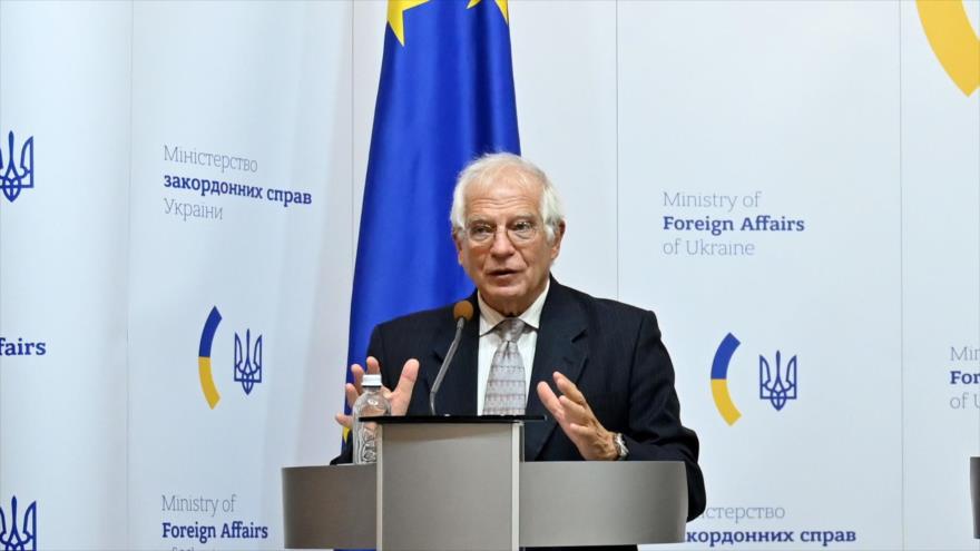 El Alto Representante de la Unión Europea, Josep Borrell (izq.), en una conferencia de prensa en Kiev, 22 de septiembre de 2020. (Foto: AFP)