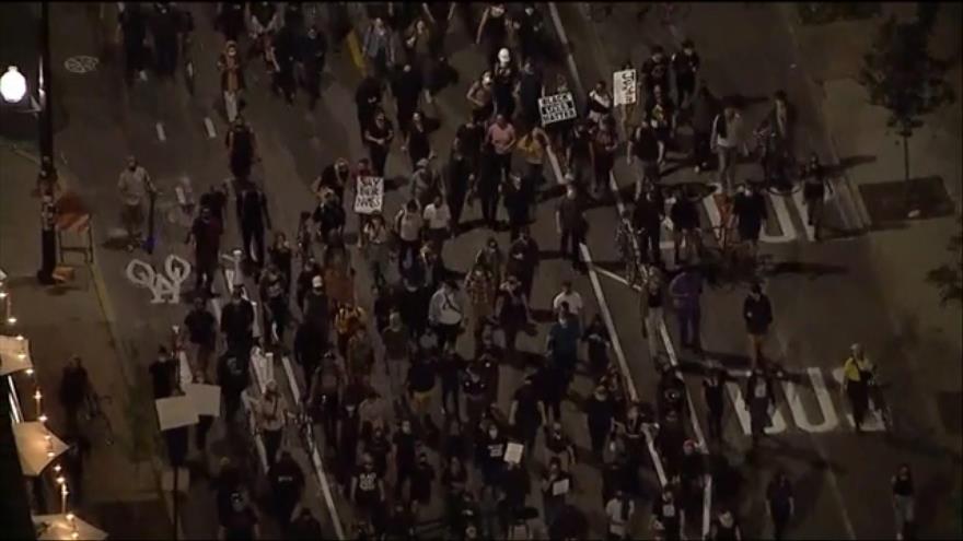 Manifestantes piden justicia para la afrodescendiente Breonna Taylor