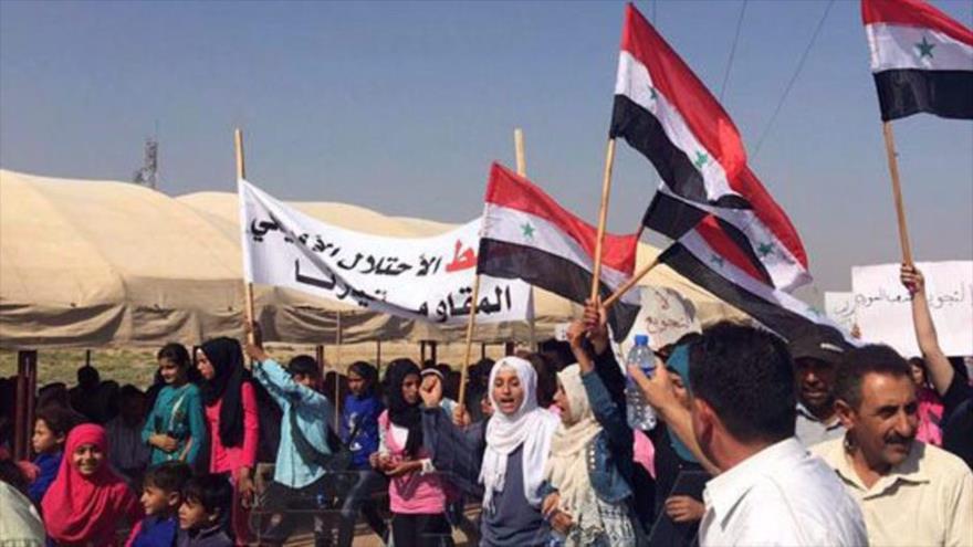 Sirios se manifiestan contra EE.UU. y Turquía en la provincia de Al-Hasaka, 24 de septiembre de 2020. (Foto: SANA)