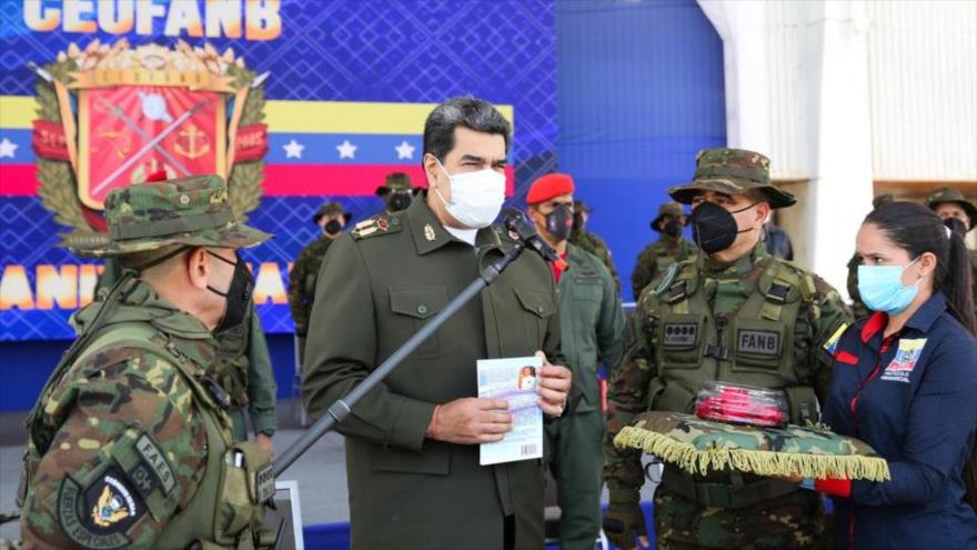 Maduro constituye Consejo Militar Científico para producir armas