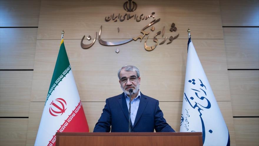 El portavoz del Consejo de Guardianes de Irán, Abás Ali Kadjodai, en una rueda de prensa en Teherán, la capital.