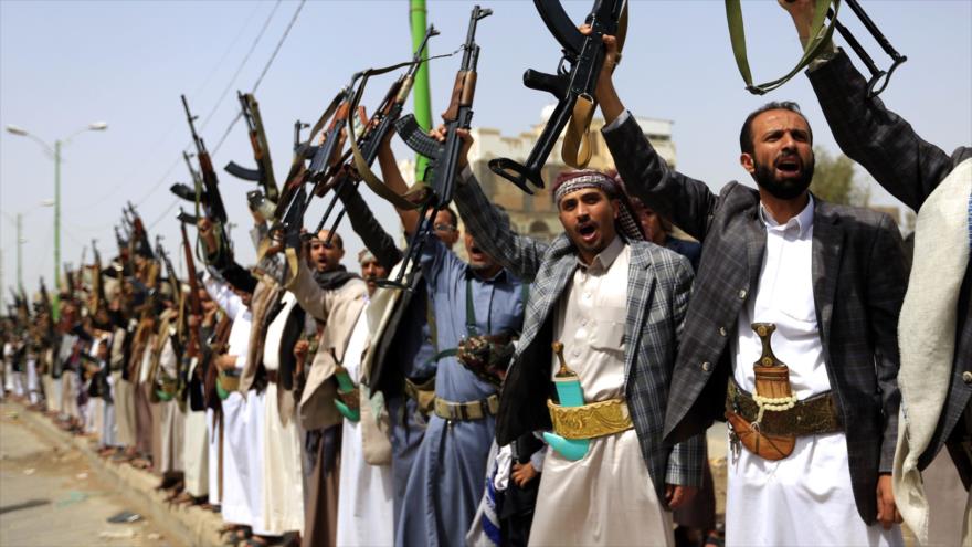 Combatientes del movimiento popular yemení Ansarolá en Saná, capital de Yemen, 25 de junio de 2018 (Foto: AFP).
