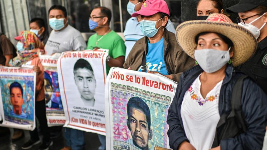 Gobierno de Peña Nieto “torturó y mintió” en caso Ayotzinapa | HISPANTV