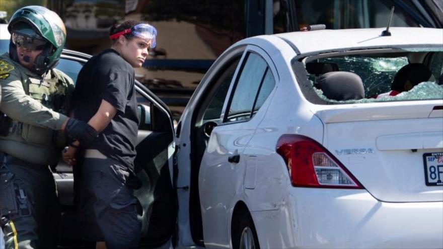 Vídeo: Un coche embiste a manifestantes en EEUU y deja 2 heridos | HISPANTV